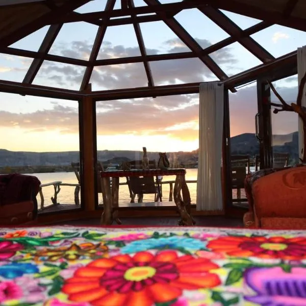 Urosflotantelodge，位于普诺的酒店