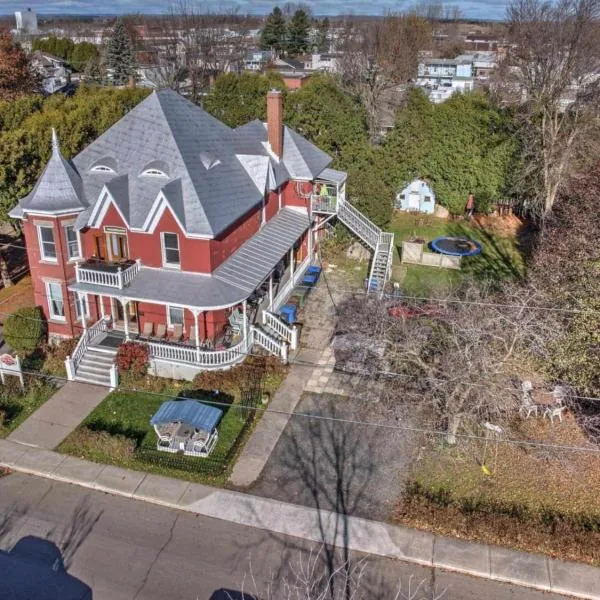 La Victorienne，位于Louiseville的酒店