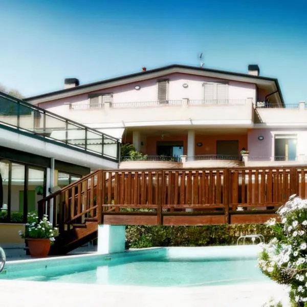 Villa Dei Romanzi，位于托尔托雷托的酒店