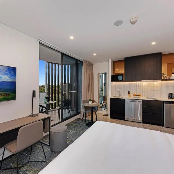Littomore Suites Kingswood，位于彭里斯的酒店