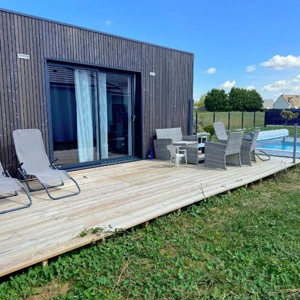 Tiny house - piscine et vélos，位于Vasselay的酒店