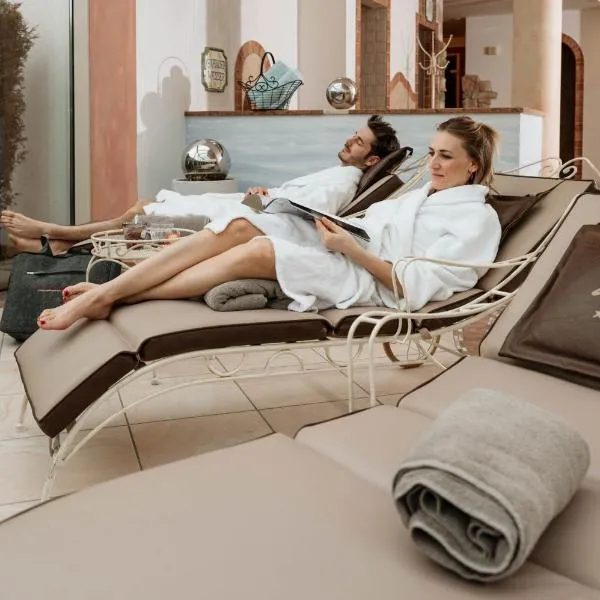Hotel Der Wastlhof - Pools, Spa & eigene Reitschule，位于涅德劳的酒店