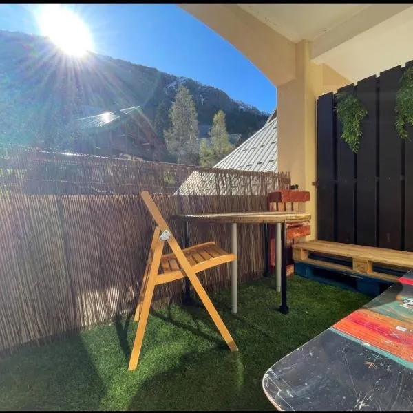 OZ station 3300m studio mountain，位于Oz的酒店