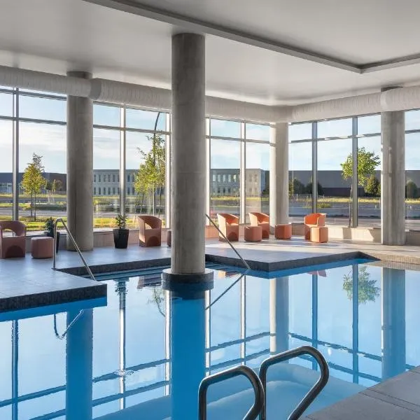 Staybridge Suites Montreal Airport - St-Laurent by IHG，位于蒙特利尔的酒店