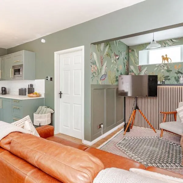 The Burrow - 2 bedroom apartment in central Windermere，位于温德米尔的酒店