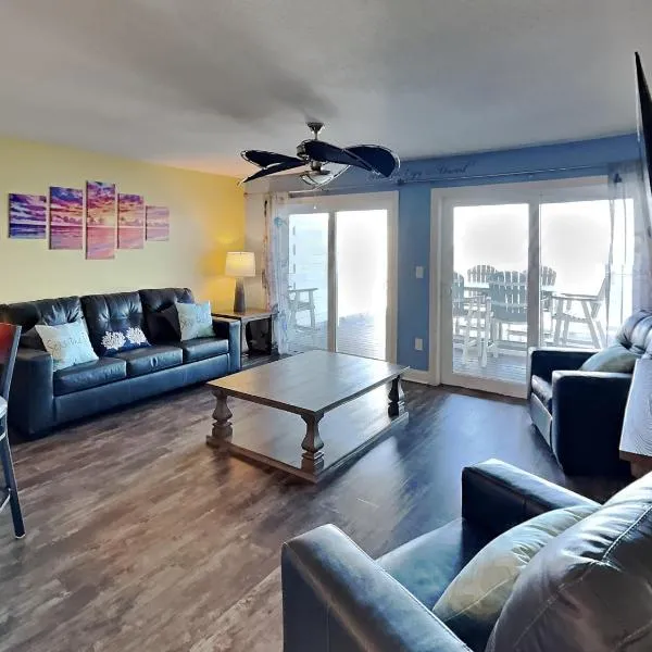 Put-in-Bay Waterfront Condo #103，位于普廷贝的酒店