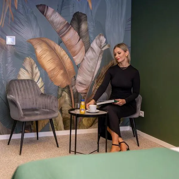 Hotel Residenz Luxury - Outletcity - Parken - Klima - 24h Check-In，位于梅青根的酒店