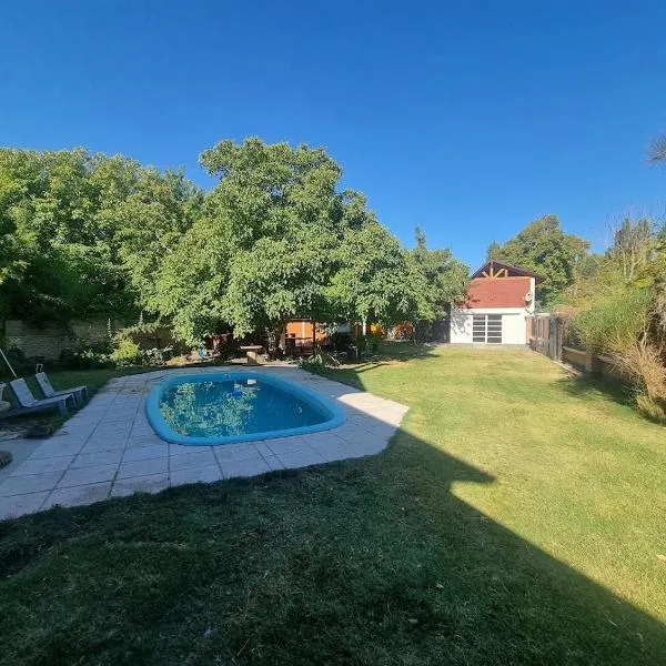 Casa quincho en plottier，位于普洛缇尔的酒店