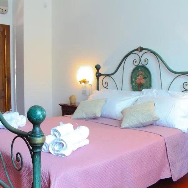 Relax Guazza - Piscina a Comune - Parcheggio，位于Pieve a Maiano的酒店