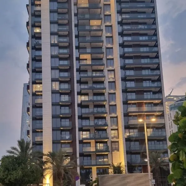 Skyline Luxe Sea view Apartemnt，位于Lusail的酒店