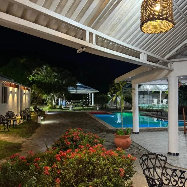 LUTIX HOTELS，位于El Limón的酒店