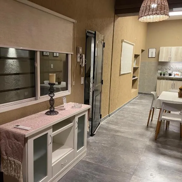 Aquí es 2!!，位于Banfield的酒店