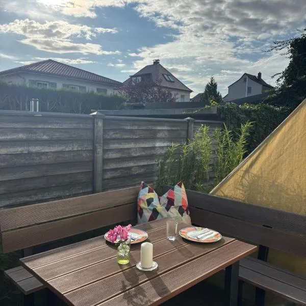 Oase im Südosten - wunderschöne Apartments für 4 Personen mit Terrasse & Stellplatz，位于莱比锡的酒店