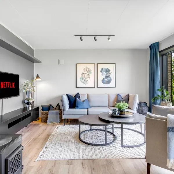 Spacious Arctic Apartment Near Tromsøs Top Sights，位于特罗姆瑟的酒店