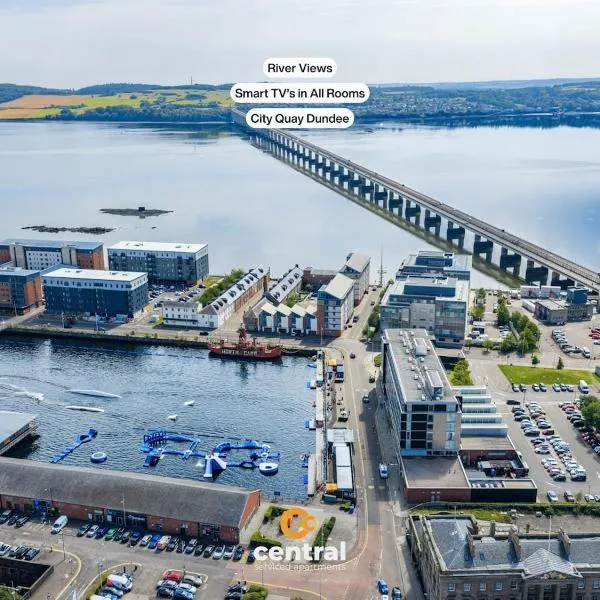 River Tay Views by CENTRAL SERVICED APARTMENTS - City Quay - 2 Bedrooms - 2 Bathrooms - Dedicated Parking Space - Fully Equipped - Walk Away From Dundee Bus & Train Station - Close to City Centre with Beautiful River Tay Views and Balcony - Lift Access，位于邓迪的酒店