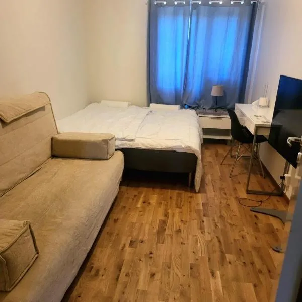 Comfort Us 2 - Cozy Private Home，位于乌普萨拉的酒店