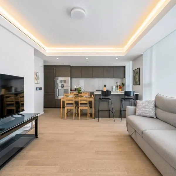 Urban Retreat 2BR Condo with Stunning City View，位于温哥华的酒店