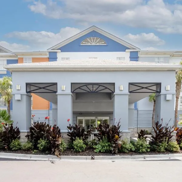 Holiday Inn Express Hotel & Suites Charleston - Northwoods by IHG,位于查尔斯顿的酒店