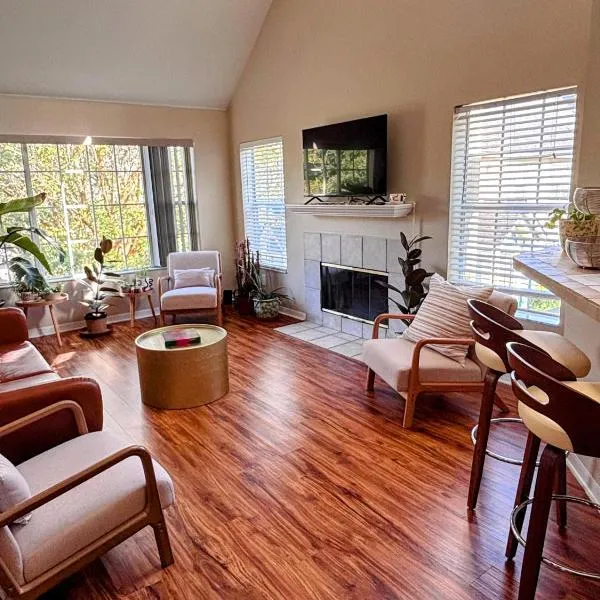 Condo near Jax Beach and Mayo Clinic，位于杰克逊维尔的酒店