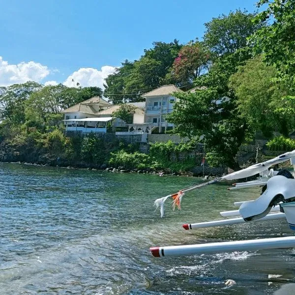 艾湄湾水上露台酒店，位于艾湄湾的酒店