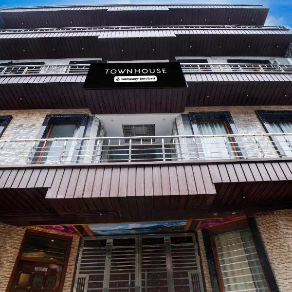 Super Townhouse Chandigarh Near PEC-PGI-PU Formerly Hotel Paradise，位于钱德加尔的酒店