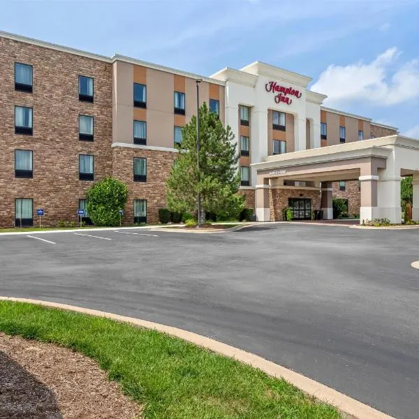 Hampton Inn Dekalb - Near the University，位于迪卡尔布的酒店