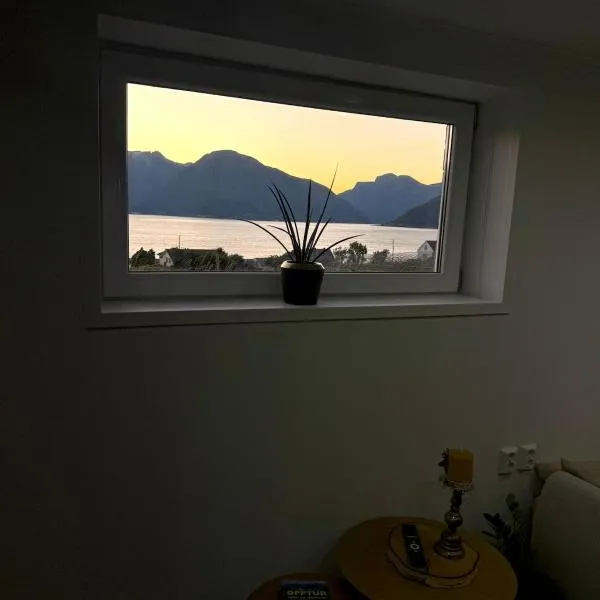 Koselig ved Fjorden - Vangsnes，位于旺斯内斯的酒店