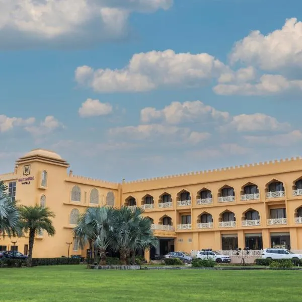 Haut Monde Rajputana Palace，位于Behror的酒店