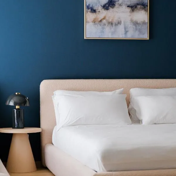 Garden Triple Suite - 3 min walk to Bernina Express，位于蒂拉诺的酒店