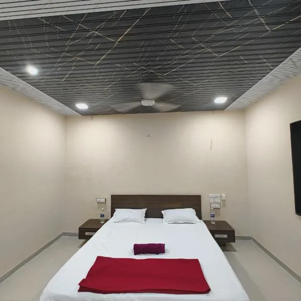 Hotel Poonam Lodge，位于艾哈迈德讷格尔的酒店