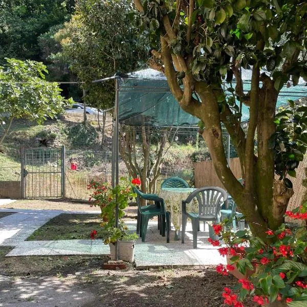 A 2 Colli dal Mare，位于瓦拉泽的酒店