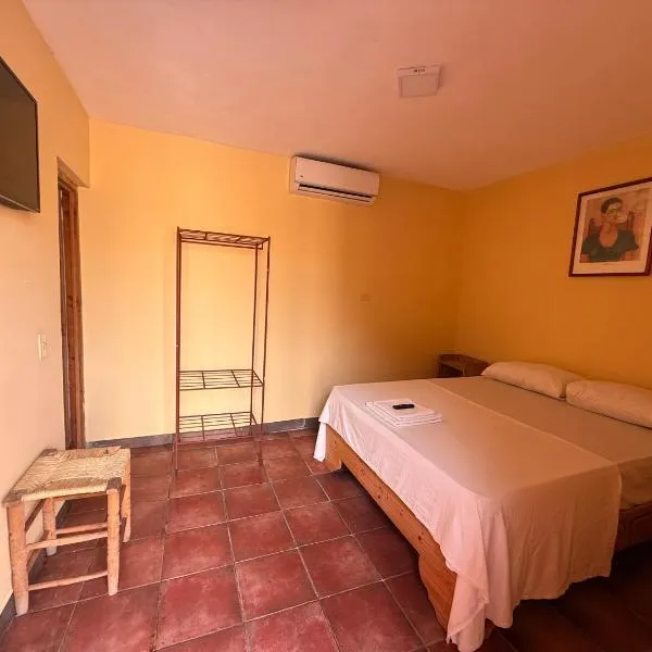 罗洛图尔托酒店，位于巴拉奥纳省圣克鲁斯的酒店