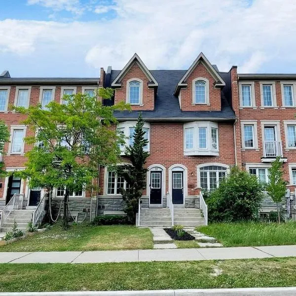 Spacious 4-Story Townhome in North York，位于多伦多的酒店