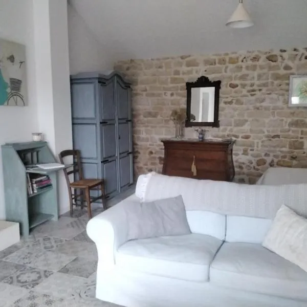 Charming pied-à-terre，位于Vieux-Ruffec的酒店