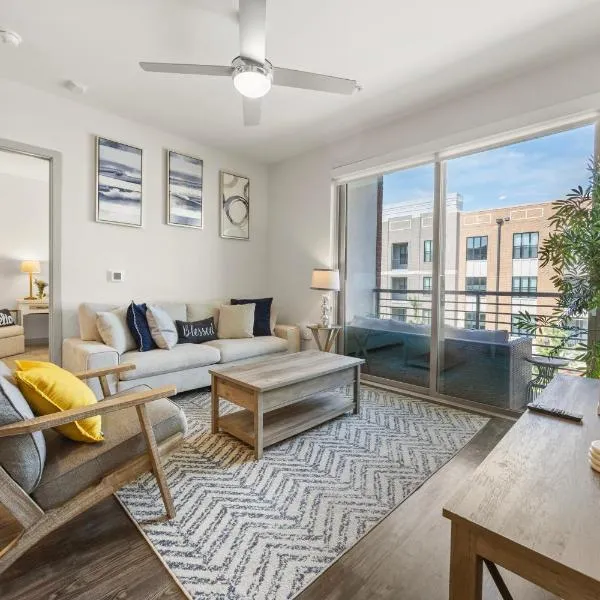 2 BR Heart of Frisco Gem，位于弗赖拉辛的酒店