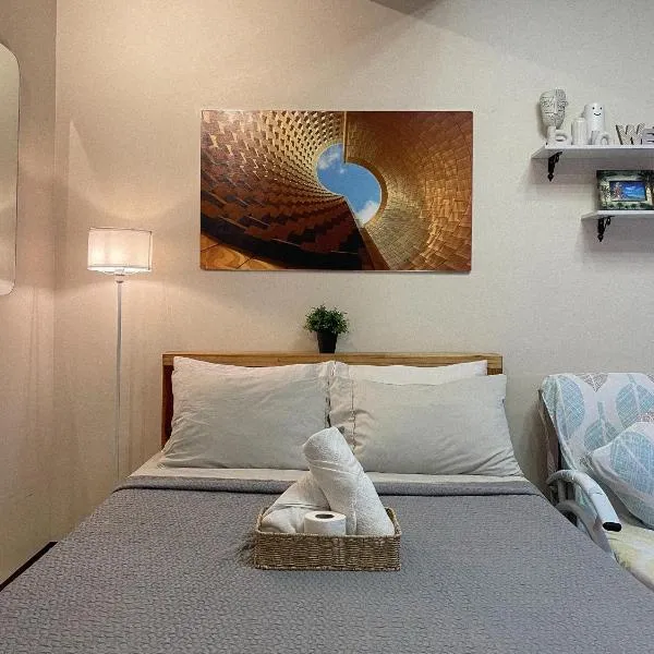 NAIA Terminal 3 Condo Newport with WIFI Netflix Pool，位于马尼拉的酒店