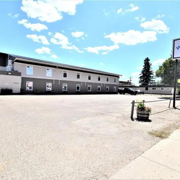 Willowbend Hotel，位于Maple Creek的酒店