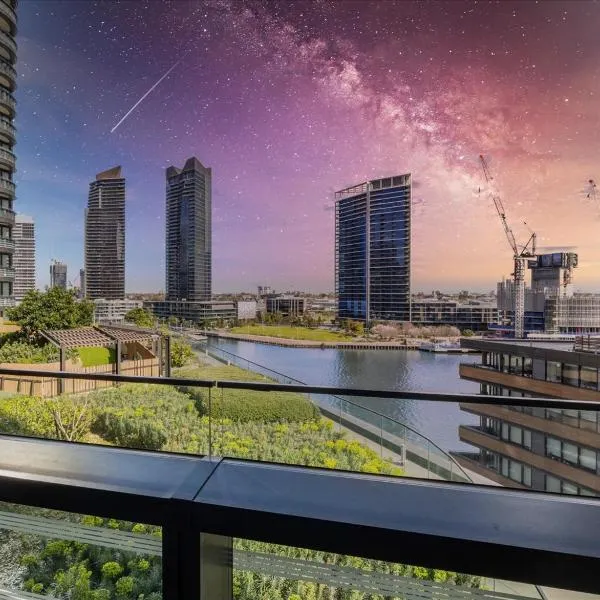 Docklands Luxury & Stunning Views - Pool, Gym, Yoga & Parking，位于墨尔本的酒店