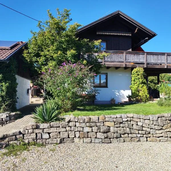 Ferienwohnung Mei Ruh'，位于Burggen的酒店