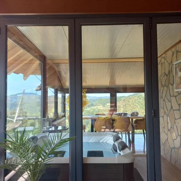 Apartman 1 nase brdo，位于古察的酒店