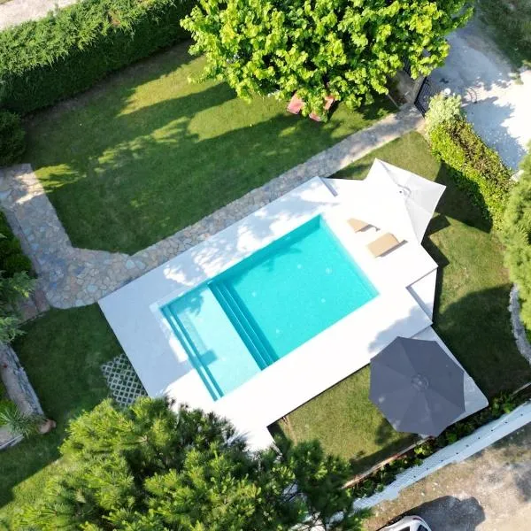 Villa with Private Pool by the coast of Olympus，位于乐托卡亚的酒店