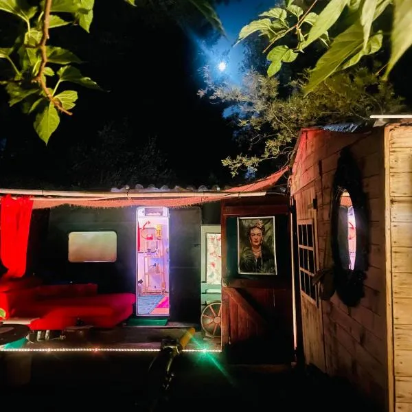 Logement indépendant avec parking dans un quartier de standing proche de la plage，位于莱克斯的酒店