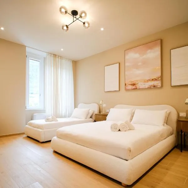 Balcony Triple Suite - 3 min walk to Bernina Express，位于蒂拉诺的酒店