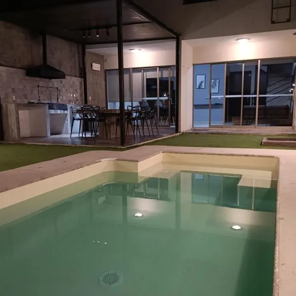 New House with Private Pool，位于曼萨尼约的酒店