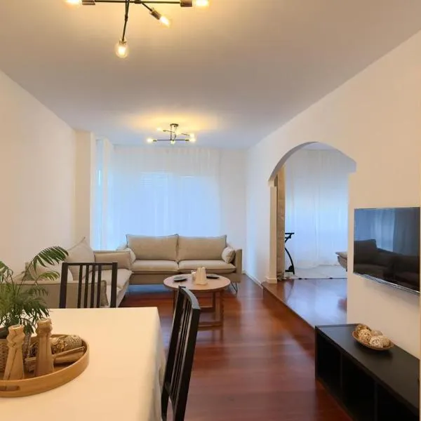 VIVIENDA OLGA, piso tranquilo con parking a 10 min de Santiago，位于希韦罗的酒店