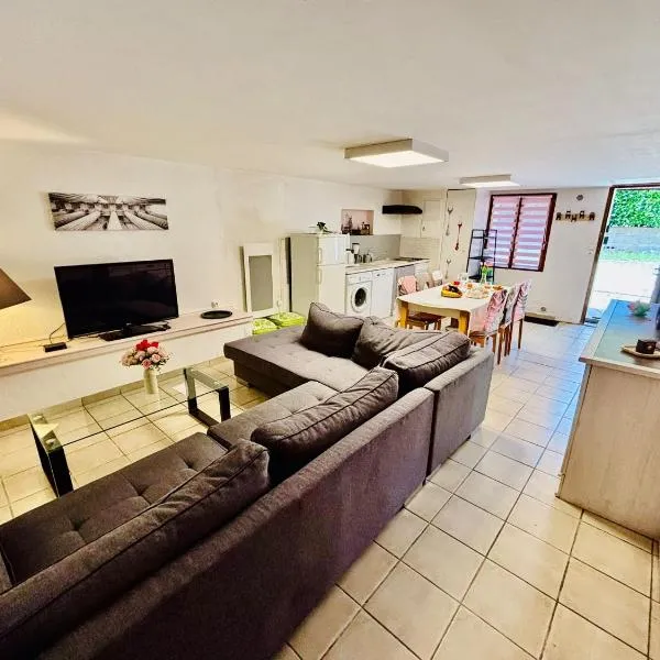 Le duplex cosy - 65m2 - Proche Gare TGV et RCEA，位于Le Breuil的酒店