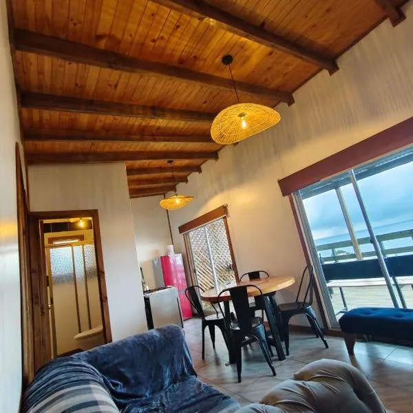 Cabañas Refugio Costero，位于Las Lomas的酒店