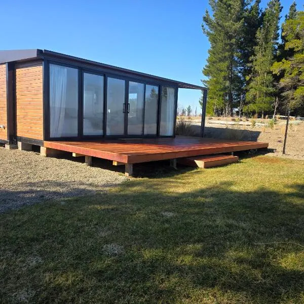 Modern studio overlooking Alexandra, Central Otago，位于亚历山德拉的酒店