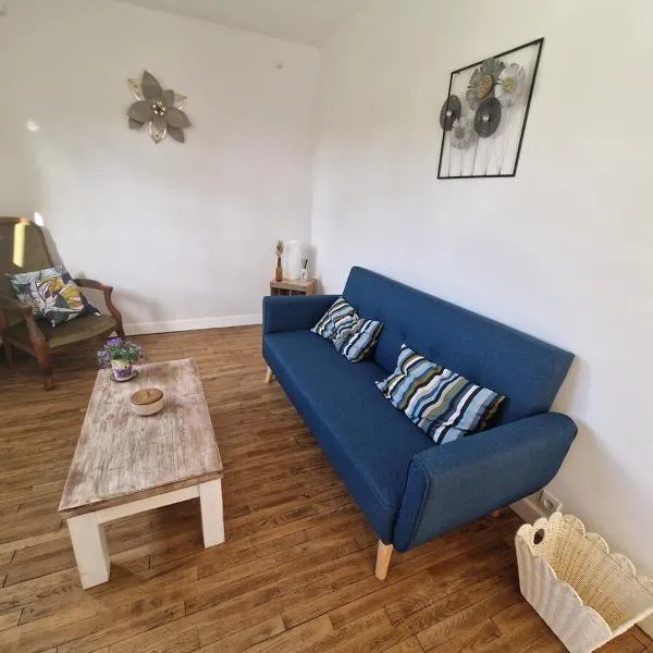 Maison de ville proche de tous les commerces，位于埃格勒通的酒店