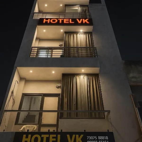 Hotel VK，位于Beās的酒店